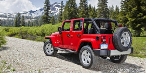 Jeep-Wrangler-Unlimited-SUV-2013-Side_View